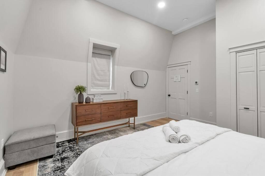 Carriage House Loft - King Bed And Garage Parking Lejlighed Buffalo Eksteriør billede
