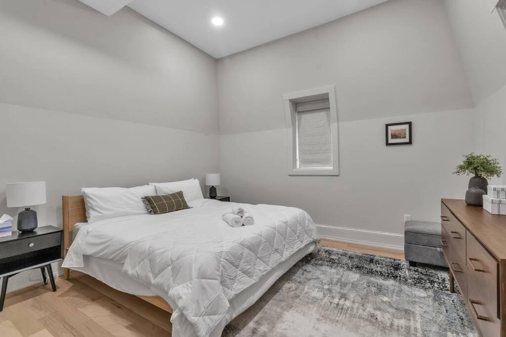 Carriage House Loft - King Bed And Garage Parking Lejlighed Buffalo Eksteriør billede