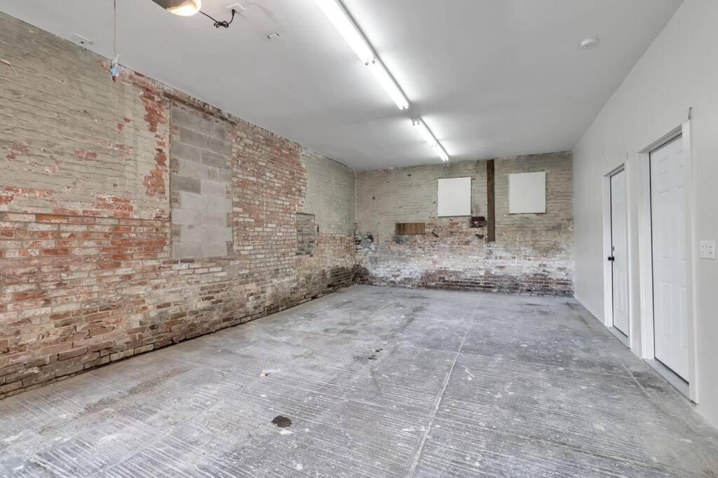 Carriage House Loft - King Bed And Garage Parking Lejlighed Buffalo Eksteriør billede